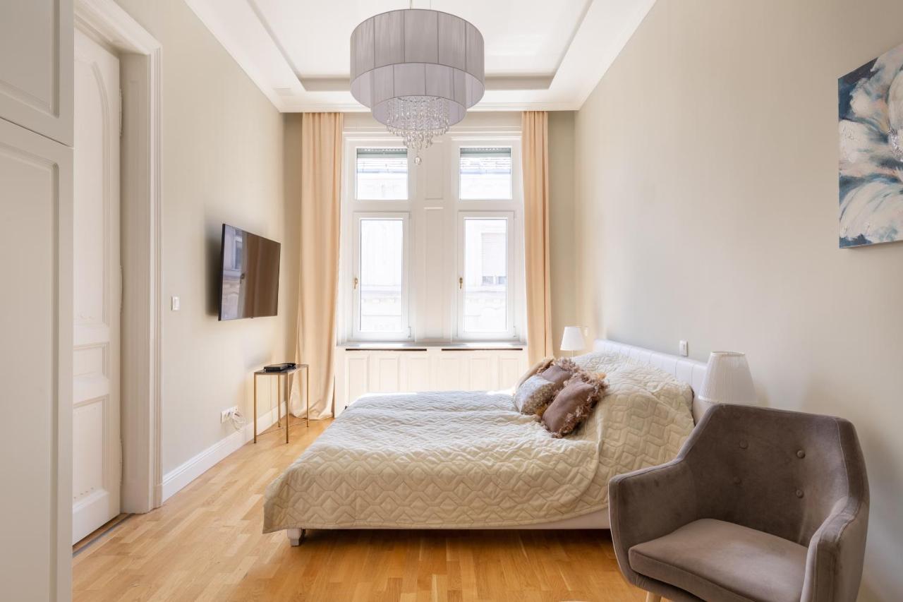 Designer Luxury Home In The Jewish Quarter Budapest Exteriör bild